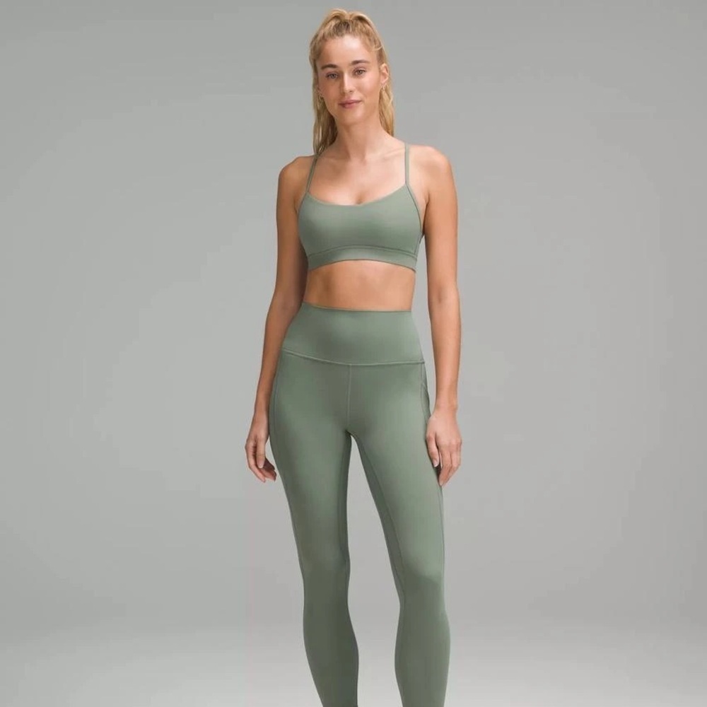 Lululemon Women’s Flow Y Bra Nulu in Green Activewear Yoga Loungewear Size 4